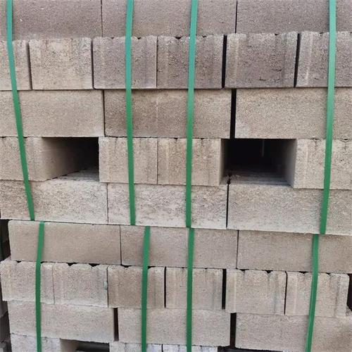 空心砖是建筑行业常用的墙体主材由于质轻,消耗原材少等优势,已经成为
